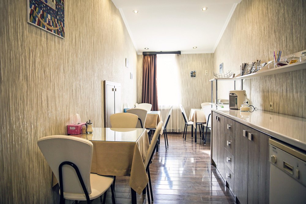 breakfast-area